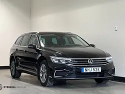 Svart (deep black pearl metallic) Begagnad 2021 VW Passat Executive Kombi | 249 900 kr (Marknadspris)