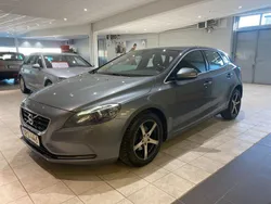 Grå (grå metallic) Begagnad 2015 Volvo V40 Momentum Kombi | 109 900 kr (Marknadspris)