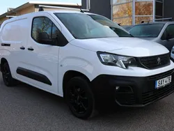 Vit Begagnad 2021 Peugeot Partner Minibuss | 206 125 kr (Lite dyr)