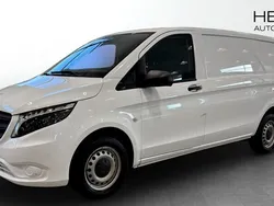 Svart Begagnad 2023 Mercedes Vito Minibuss | 299 900 kr