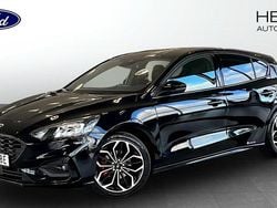 Svart (black) Begagnad 2022 Ford Focus ST-Line Halvkombi | 219 900 kr (Dyr)