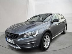 Grå Begagnad 2018 Volvo V60 CC Standard Kombi | 224 900 kr (Bra pris)