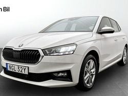 Vit (moon white metallic) Begagnad 2023 Skoda Fabia Comfort Halvkombi | 221 900 kr (Marknadspris)