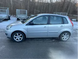 Grå Begagnad 2008 Ford Fiesta Halvkombi | 30 000 kr (Marknadspris)