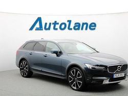 Mörkblå (denim blue) Begagnad 2018 Volvo V90 CC Kombi | 339 900 kr (Marknadspris)