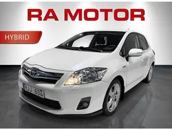 Vit Begagnad 2010 Toyota Auris Hybrid Halvkombi | 99 900 kr (Marknadspris)