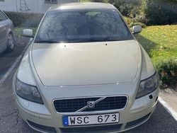 Grön Begagnad 2005 Volvo S40 Sedan | 31 900 kr (Marknadspris)