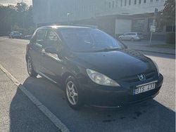 Svart Begagnad 2004 Peugeot 307 Halvkombi | 18 000 kr (Marknadspris)