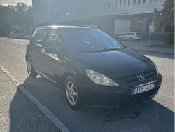 Svart Begagnad 2004 Peugeot 307 Halvkombi | 18 000 kr (Marknadspris)