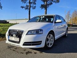 Vit Begagnad 2011 Audi A3 Sportback Attraction Halvkombi | 49 990 kr (Marknadspris)
