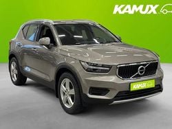 Silver/grå Begagnad 2022 Volvo XC40 Momentum SUV | 293 900 kr (Marknadspris)