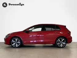 Mörkröd Ny 2024 VW Golf VIII Edition Kombi | 319 900 kr (Marknadspris)