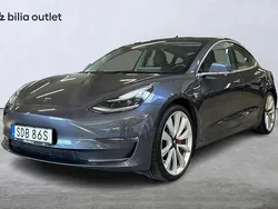 Grå Begagnad 2019 Tesla Model 3 Performance Sedan | 279 900 kr (Marknadspris)
