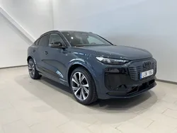 Blå (plasmablå metallic) Ny 2025 Audi Q6 Sportback e-tron S-Line SUV | 1 030 900 kr