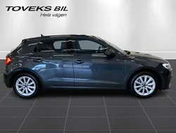 Grå (manhattangrå metallic) Begagnad 2024 Audi A1 Sportback Proline Halvkombi | 259 900 kr (Lite dyr)