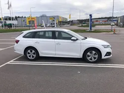 Vit Begagnad 2023 Skoda Octavia Ambition Kombi | 259 000 kr (Marknadspris)