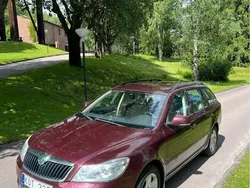 Röd Begagnad 2010 Skoda Octavia Elegance Kombi | 45 900 kr (Marknadspris)