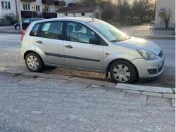 Grå Begagnad 2007 Ford Fiesta Halvkombi | 21 999 kr (Marknadspris)
