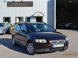 Mörkröd (röd) Begagnad 2006 Volvo V50 Kombi | 27 900 kr (Marknadspris)