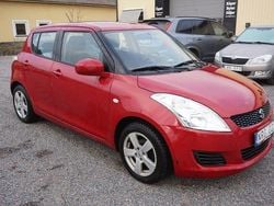 Röd Begagnad 2011 Suzuki Swift Halvkombi | 49 900 kr (Marknadspris)