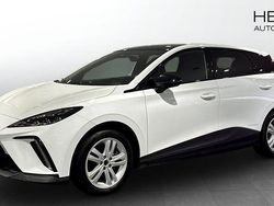 Vit (white) Begagnad 2022 MG MG4 EV Halvkombi | 289 900 kr (Lite dyr)