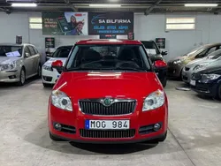 Röd Begagnad 2009 Skoda Fabia Ambiente Halvkombi | 44 900 kr (Marknadspris)