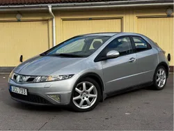 Silver Begagnad 2009 Honda Civic Halvkombi | 39 000 kr (Marknadspris)