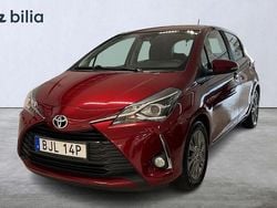 Röd Begagnad 2019 Toyota Yaris Active Halvkombi | 124 900 kr (Marknadspris)