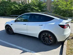 Vit Begagnad 2023 Tesla Model Y Performance SUV | 439 000 kr