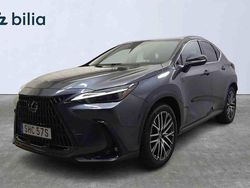 Grå Begagnad 2021 Lexus NX450h+ Executive Line SUV | 549 900 kr (Marknadspris)