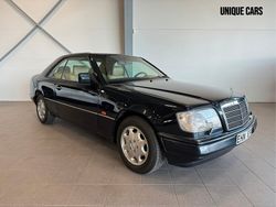 Svart Begagnad 1996 Mercedes E220 Sportkupé | 239 900 kr