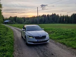 Vit Begagnad 2016 Skoda Superb Business Line Kombi | 159 000 kr (Bra pris)