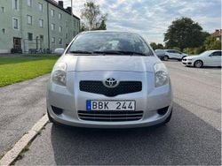 Silver Begagnad 2006 Toyota Yaris Halvkombi | 33 000 kr (Marknadspris)