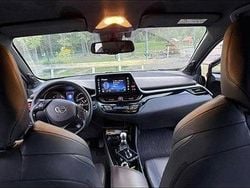 Grå Begagnad 2016 Toyota C-HR SUV | 155 000 kr (Marknadspris)