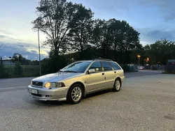 Ljusgrå Begagnad 2004 Volvo V40 Kombi | 19 900 kr (Marknadspris)