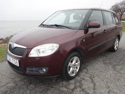 Mörkröd Begagnad 2009 Skoda Fabia Kombi | 46 500 kr (Marknadspris)