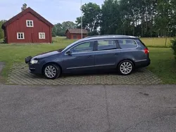 Ljusgrå Begagnad 2010 VW Passat Sportline Kombi | 28 000 kr (Marknadspris)