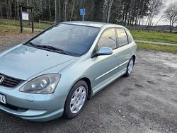 Grön Begagnad 2004 Honda Civic Halvkombi | 25 000 kr (Marknadspris)