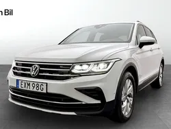 Vit (pure white) Begagnad 2023 VW Tiguan Elegance SUV | 359 900 kr (Marknadspris)
