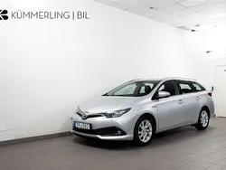 Silver Begagnad 2017 Toyota Auris Touring Sports Active Kombi | 139 900 kr (Marknadspris)