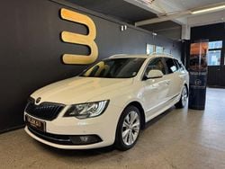 Vit Begagnad 2015 Skoda Superb Business Line Kombi | 134 900 kr (Bra pris)