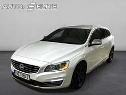 Vit Begagnad 2014 Volvo V60 Summum Kombi | 108 800 kr