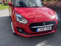 Röd Begagnad 2022 Suzuki Swift Halvkombi | 192 000 kr (Marknadspris)