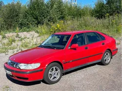 Röd Begagnad 2002 Saab 9-3 Halvkombi | 15 000 kr (Marknadspris)