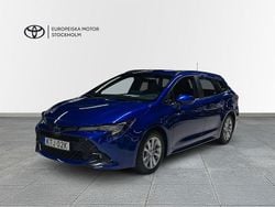 Mörkblå (blå metallic) Begagnad 2024 Toyota Corolla Active Kombi | 299 900 kr (Marknadspris)