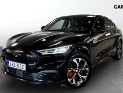 Svart (black) Begagnad 2021 Ford Mustang Mach-E SUV | 399 900 kr (Marknadspris)