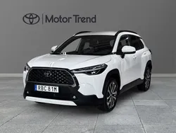 Vit Begagnad 2024 Toyota Corolla Cross Style SUV | 399 000 kr (Marknadspris)