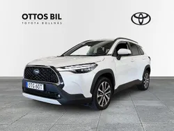 Vit Begagnad 2022 Toyota Corolla Cross Style SUV | 369 900 kr (Marknadspris)