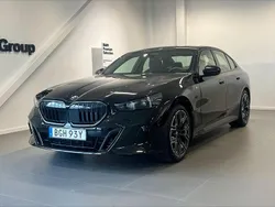 Svart Begagnad 2025 BMW 520 M Sport Sedan | 659 900 kr (Dyr)