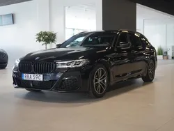 Svart Begagnad 2024 BMW 530e M Sport Kombi | 489 800 kr (Marknadspris)